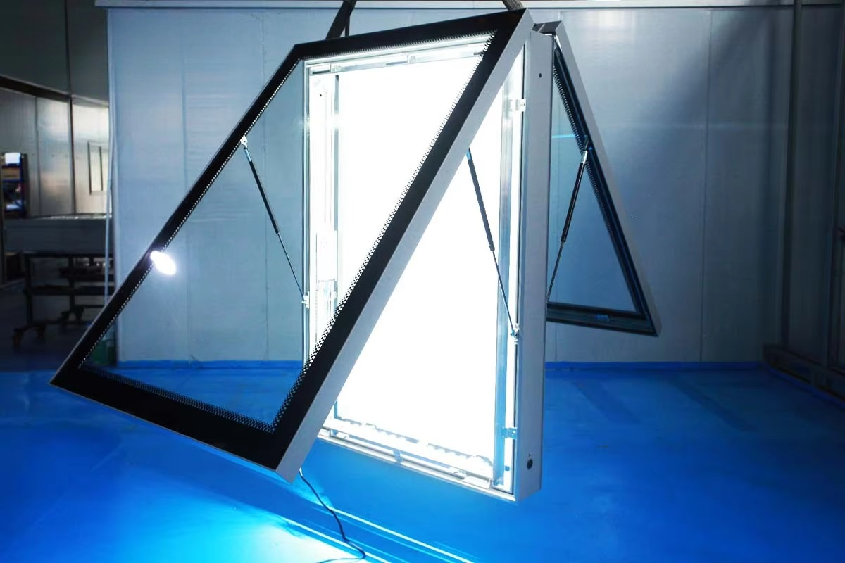 屋外両面広告ライトボックス アルミ製Mupi - Outdoor Lighting Box のレビューと価格